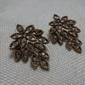 Gorgeous GOLD & CRYSTAL Post Earrings #677C